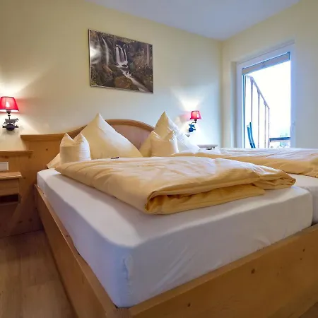 Landhotel Und Apartments Sonneck 3*